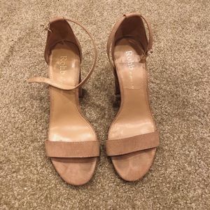 👡3.5” tan heels👡